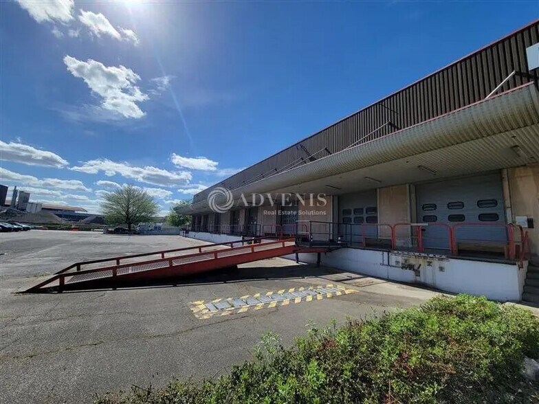 Industrial in Gennevilliers to rent - Building Photo - Image 2 of 6