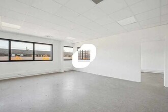 Light Industrial in Aulnay-sous-Bois to rent Building Photo- Image 2 of 2