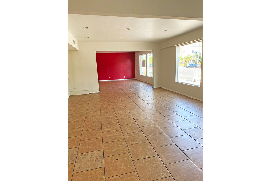 21044 Ventura Blvd, Woodland Hills, CA for rent - Interior Photo - Image 2 of 3