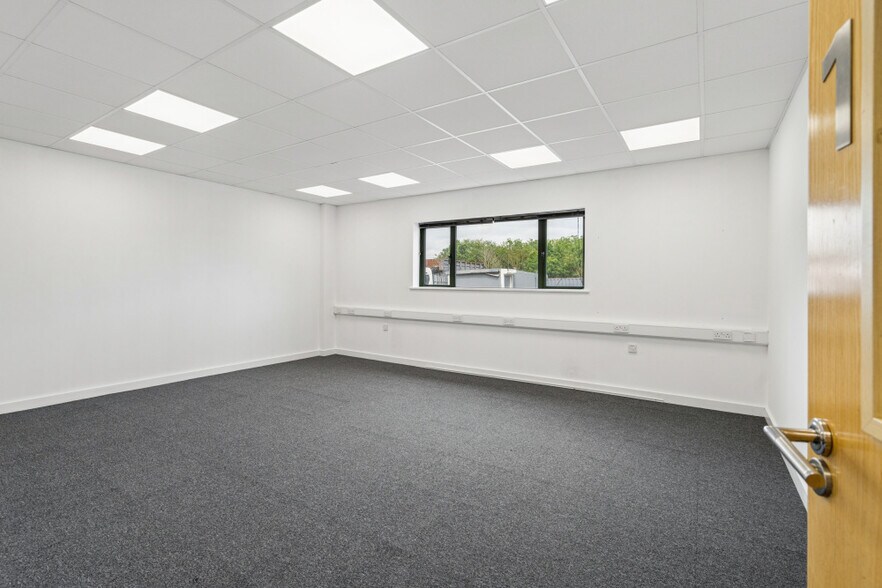 Bicester Rd, Westcott to rent - Building Photo - Image 3 of 8