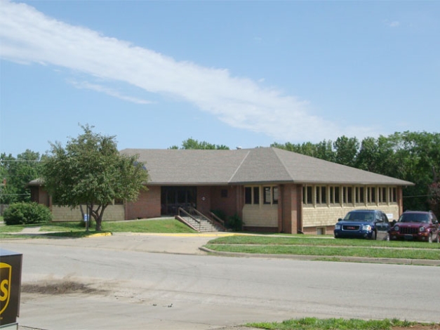 2900 SW Wanamaker Dr, Topeka, KS for sale - Building Photo - Image 2 of 28