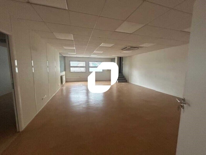 57 Rue Francis Combe, Cergy to rent - Building Photo - Image 2 of 8