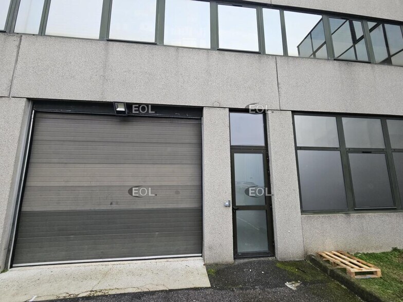 Industrial in Ivry-sur-Seine to rent - Building Photo - Image 1 of 13