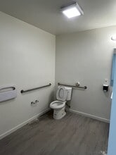 27538 Sierra Hwy, Santa Clarita, CA to rent Building Photo- Image 2 of 2