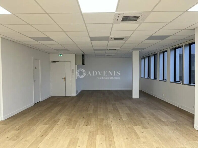 Office in Malakoff to rent - Building Photo - Image 2 of 6