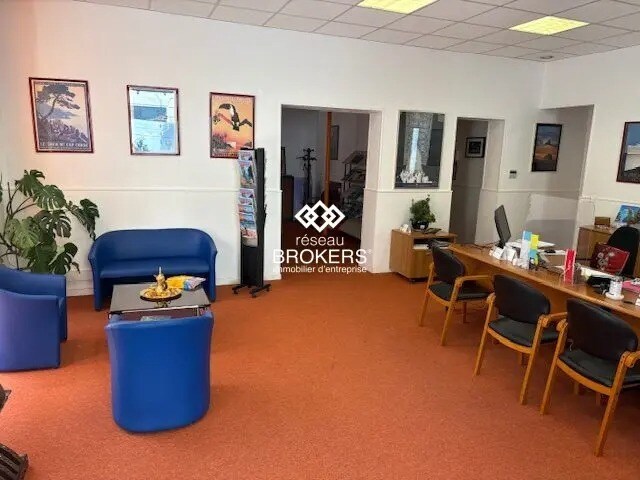 Retail in Marseille to rent - Interior Photo - Image 1 of 1