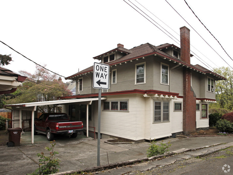 610 Jefferson St, Oregon City, OR for rent - Building Photo - Image 2 of 2