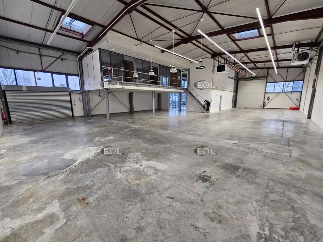 Light Industrial in Vitry-sur-Seine to rent Building Photo- Image 1 of 13