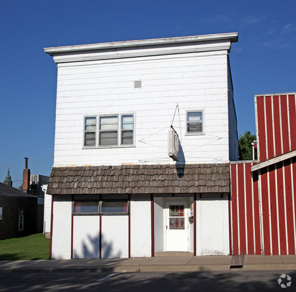 120 1st St N, Montgomery, MN for rent - Building Photo - Image 3 of 13