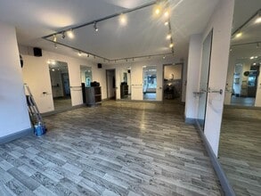 18 High St, Bonnyrigg to rent Interior Photo- Image 2 of 9