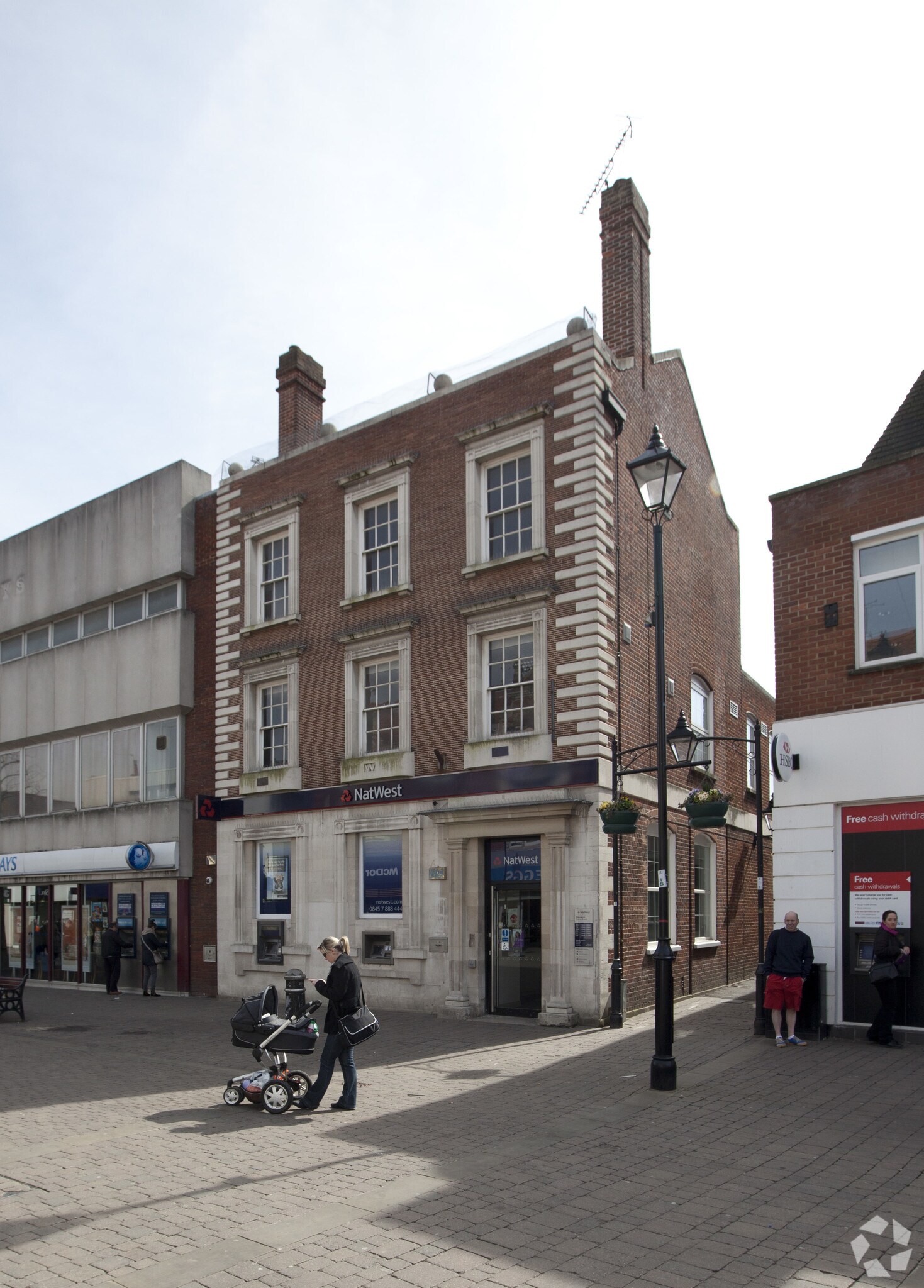 67 High St, Staines for sale Primary Photo- Image 1 of 1