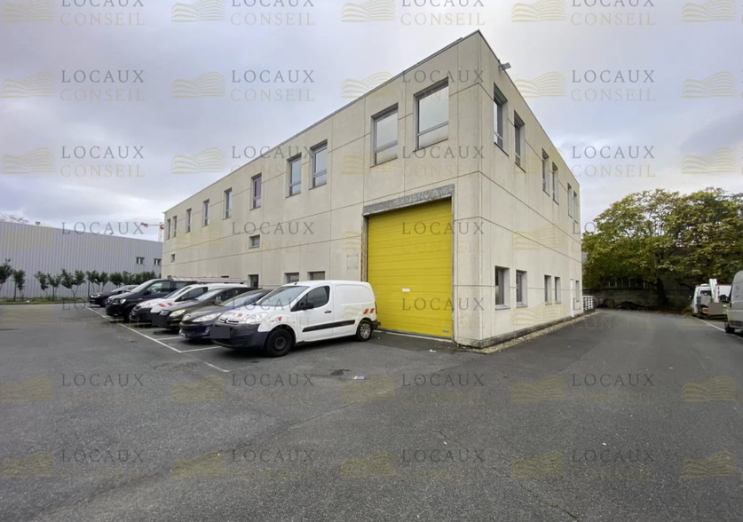 Light Industrial in Villeneuve-la-Garenne to rent - Building Photo - Image 3 of 3