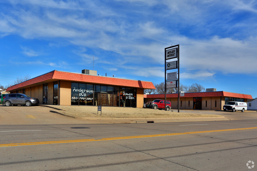 601-617 E Hartford Ave, Ponca City, OK for sale - Primary Photo - Image 1 of 3