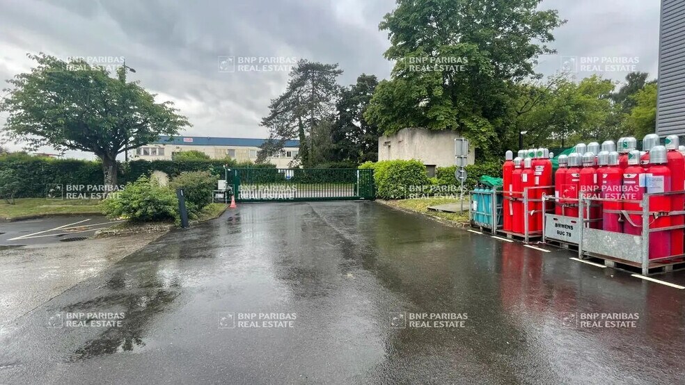 Industrial in Buc for sale - Building Photo - Image 3 of 25