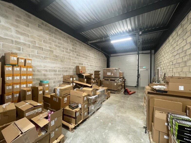 Light Industrial in Montmagny to rent - Interior Photo - Image 2 of 10