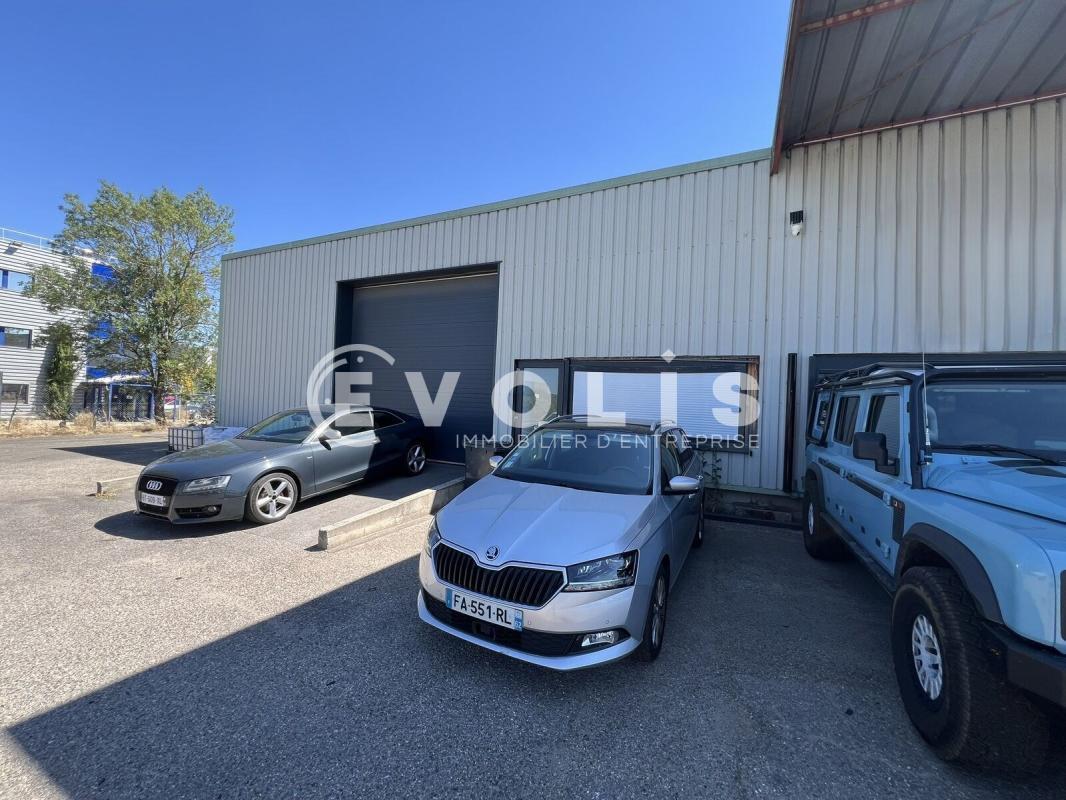 Light Industrial in Beynost to rent Building Photo- Image 1 of 11