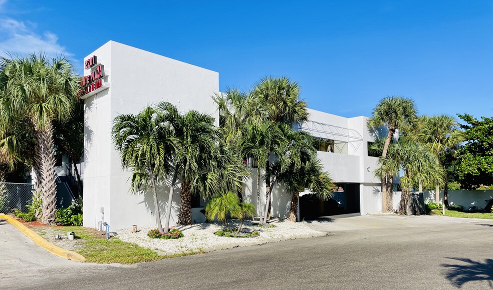 2201 NE 52nd St, Lighthouse Point, FL for rent - Building Photo - Image 1 of 31