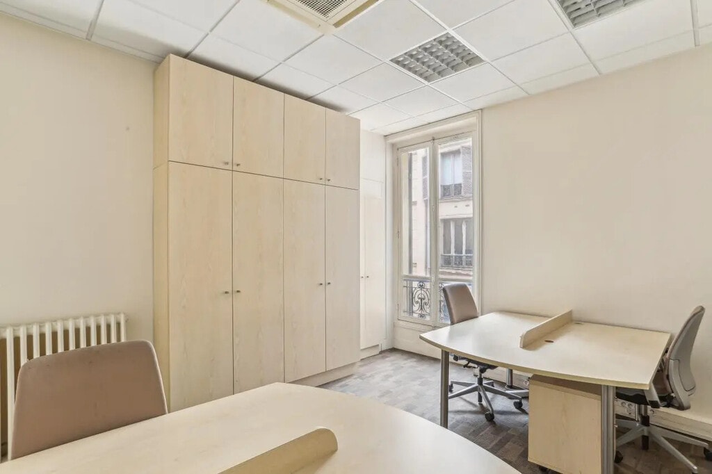 Location Bureaux 262 m² - Photo 1