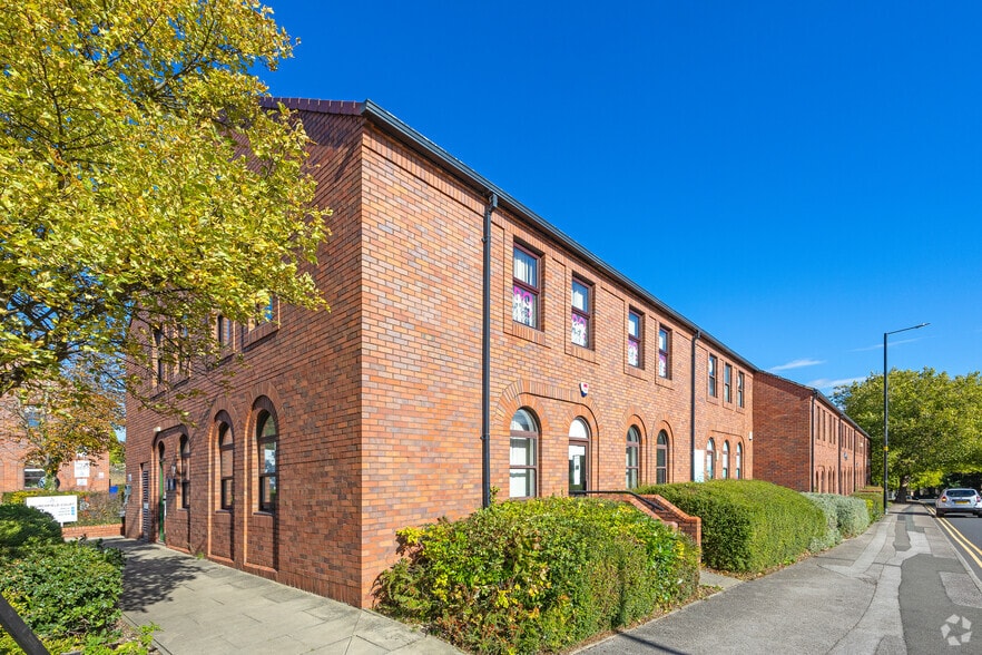 Churchfield Ct, Barnsley to rent - Primary Photo - Image 2 of 4