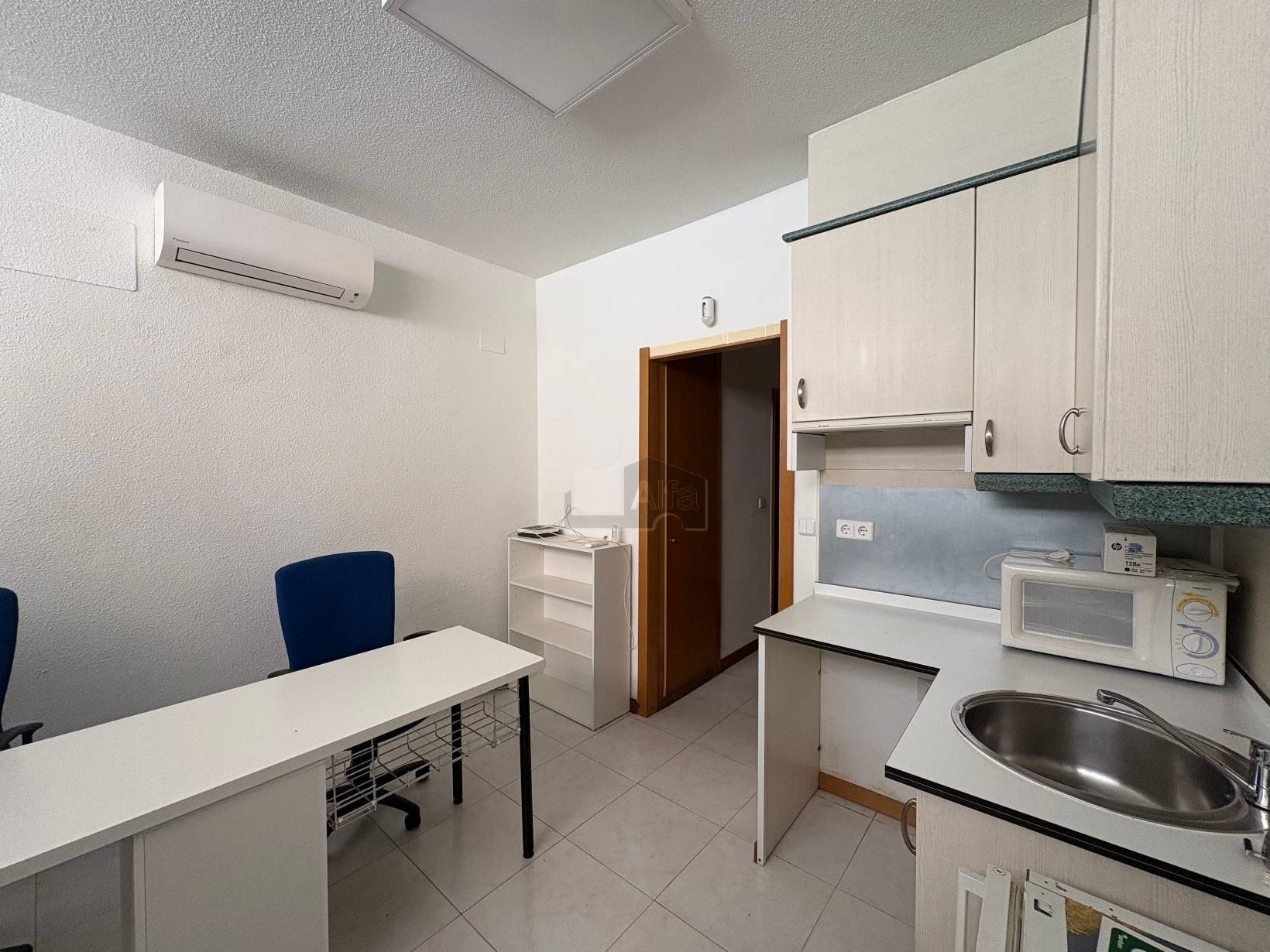 Retail in Madrid, Madrid to rent Interior Photo- Image 1 of 4