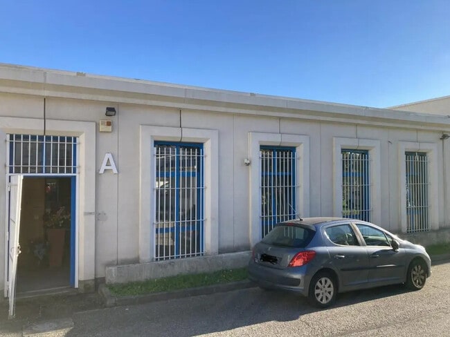 Location Local d'activités 228 m²