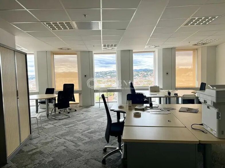 Office in Lyon to rent - Interior Photo - Image 1 of 6