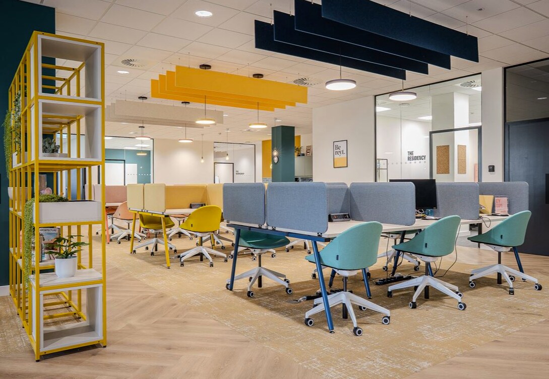 2 Millshaw Park Ln, Leeds to rent Interior Photo- Image 1 of 4