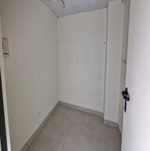 Retail in Madrid, Madrid to rent Interior Photo- Image 2 of 3