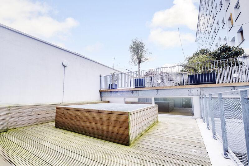 Office in Montrouge to rent - Building Photo - Image 2 of 17