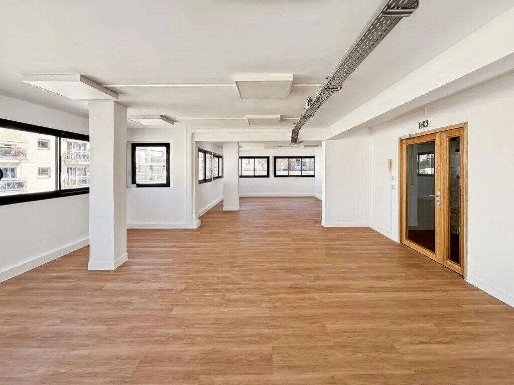 Location Bureaux 224 m² - Photo 1