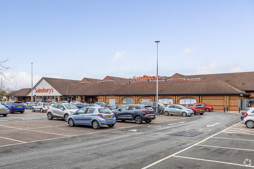 9-14 Campus 5, Letchworth Garden City to rent - Primary Photo - Image 1 of 4