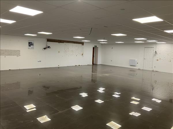 London Rd, Pembroke Dock to rent Interior Photo- Image 1 of 2