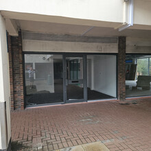 1-2 Old Mill Sq, Pulborough for rent Building Photo- Image 1 of 4