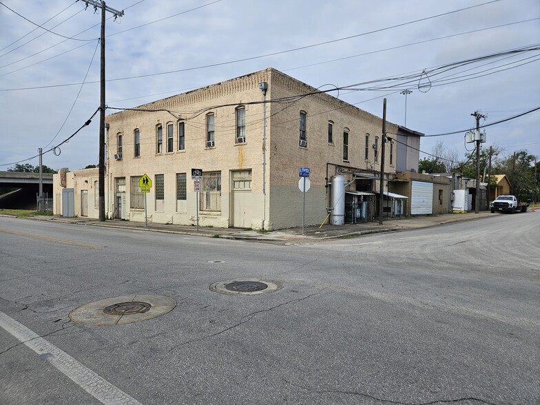 2805 S Flores St, San Antonio, TX for sale - Building Photo - Image 2 of 17