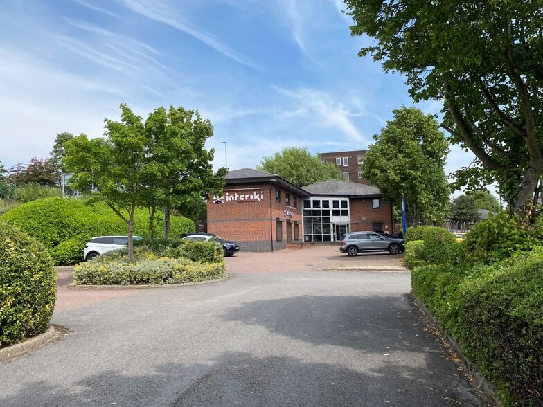 8 Commercial Gate, Mansfield to rent - Building Photo - Image 2 of 13