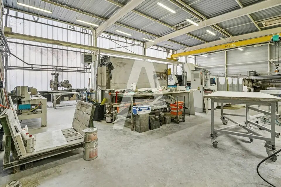 Light Industrial in Choisy-le-Roi to rent Interior Photo- Image 1 of 6