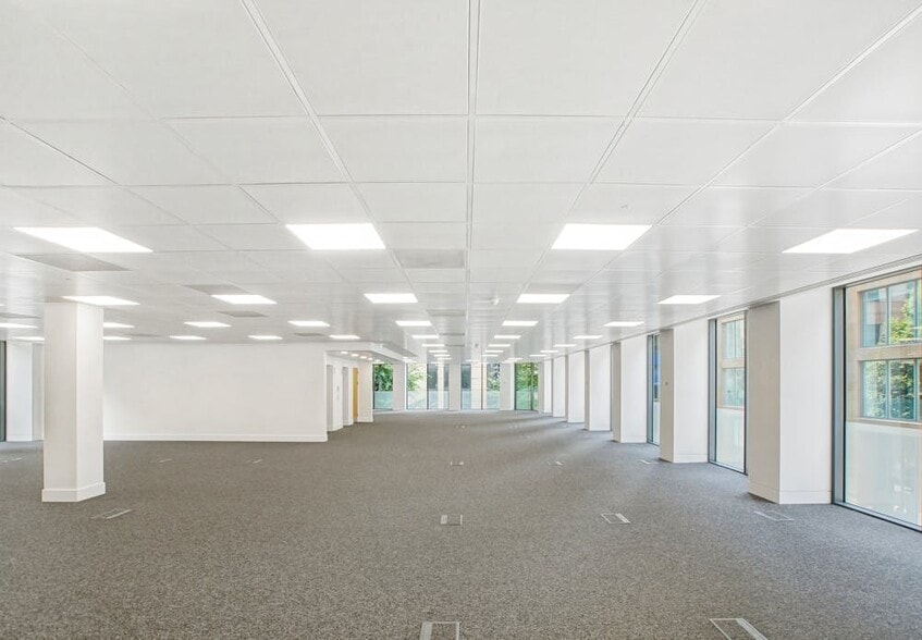 5 Lloyd's Av, London to rent - Building Photo - Image 3 of 5