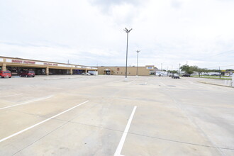 1101-1139 S Broadway St, La Porte, TX for rent Building Photo- Image 1 of 17