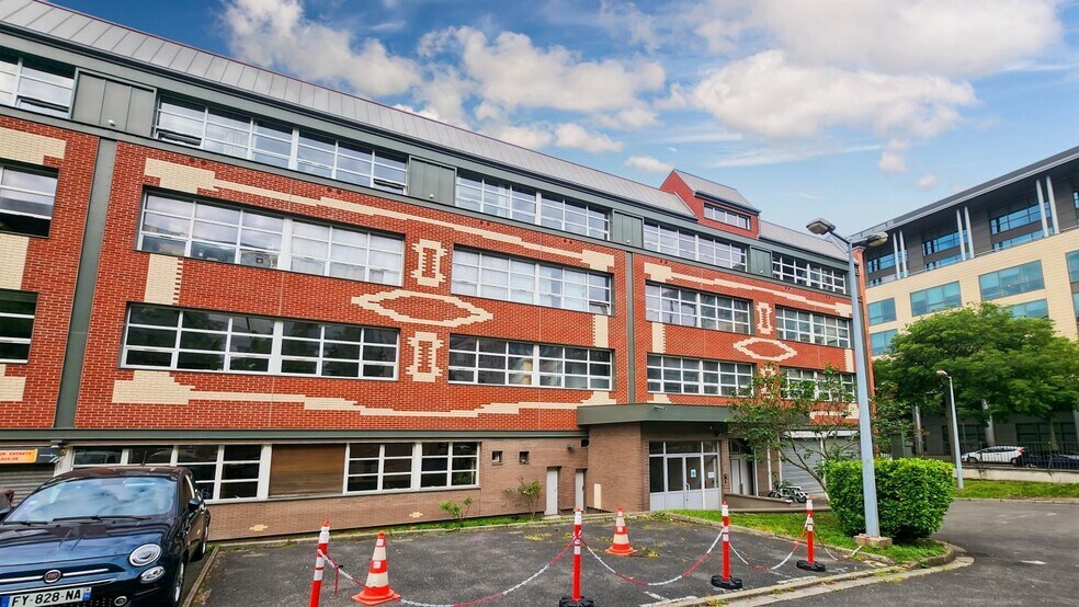 Light Industrial in Courbevoie to rent - Building Photo - Image 2 of 8