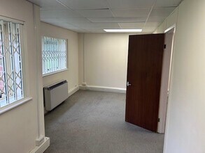 Murdock Rd, Swindon to rent Interior Photo- Image 1 of 3