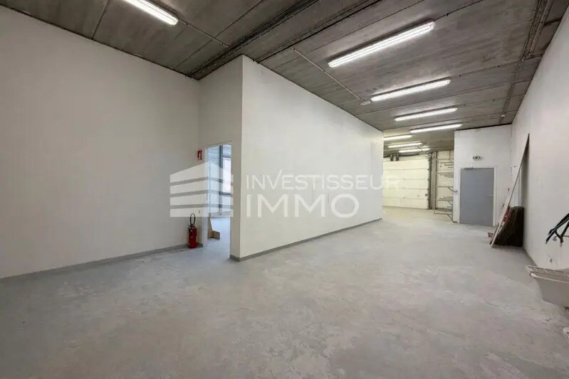 Light Industrial in Champs-sur-Marne to rent - Interior Photo - Image 2 of 6