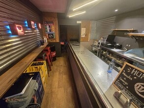 Retail in Barcelona, Barcelona to rent Interior Photo- Image 2 of 12