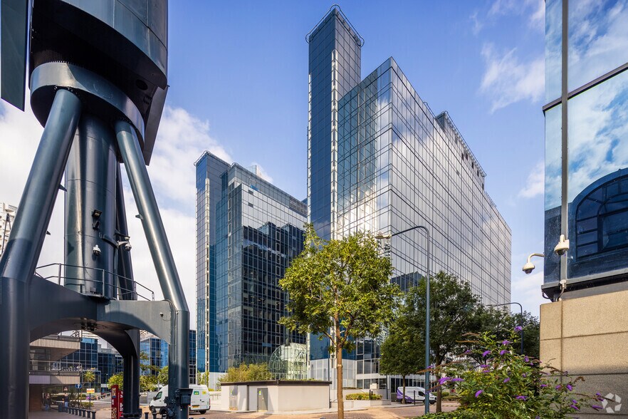 HX1&2 Harbour Exchange Sq, London for sale - Primary Photo - Image 1 of 1