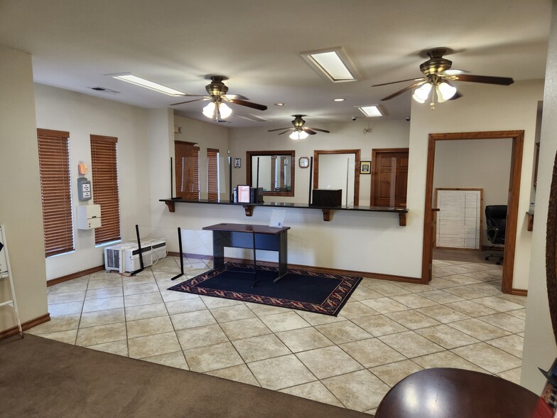 1152 NW Cache Rd, Lawton, OK for rent - Interior Photo - Image 3 of 16