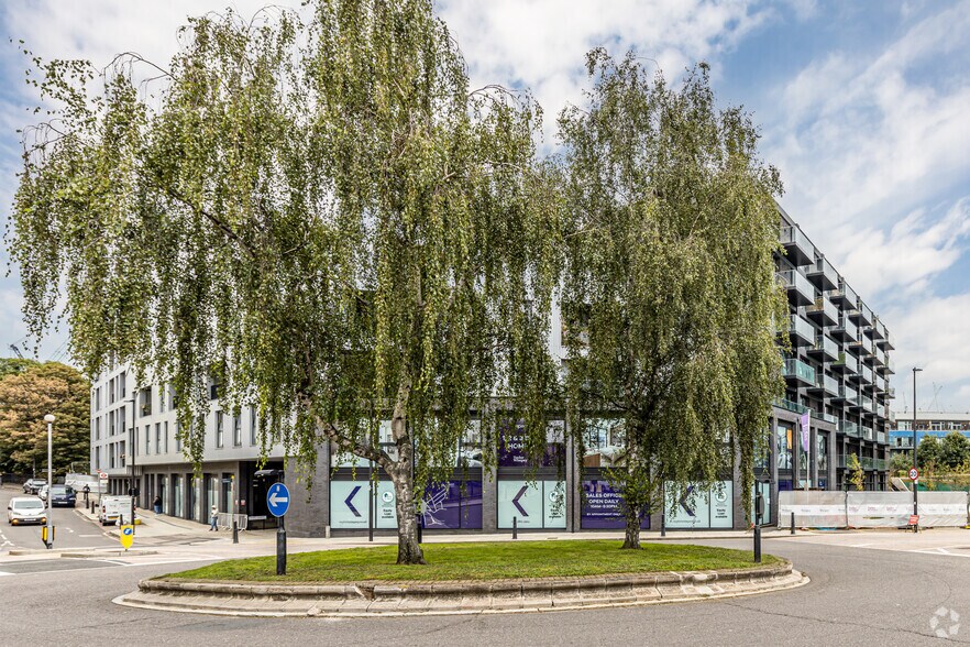 411-415 Wick Ln, London to rent - Building Photo - Image 3 of 114