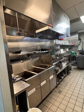 More details for 7862 Warner Ave, Huntington Beach, CA - Retail to Rent
