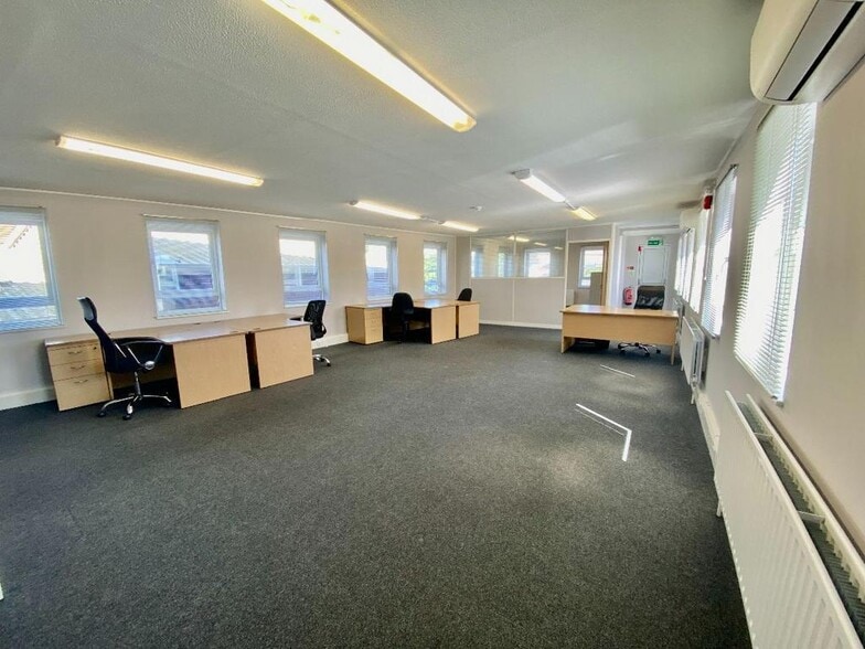 110 The Causeway, Heybridge to rent - Building Photo - Image 1 of 14