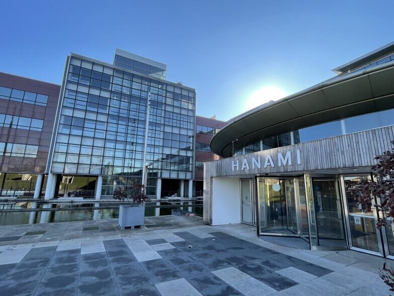 Office in Rueil-Malmaison to rent - Building Photo - Image 1 of 13