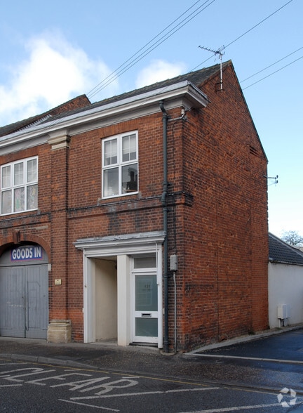 131 High St, Stalham to rent - Primary Photo - Image 1 of 2