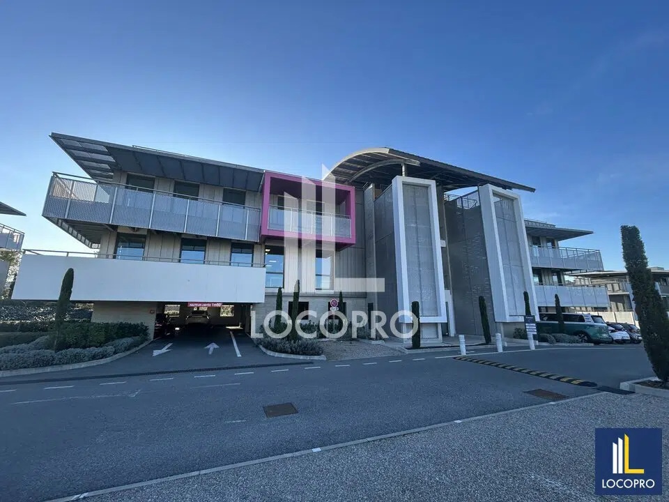 Office in SOPHIA ANTIPOLIS to rent Building Photo- Image 1 of 11
